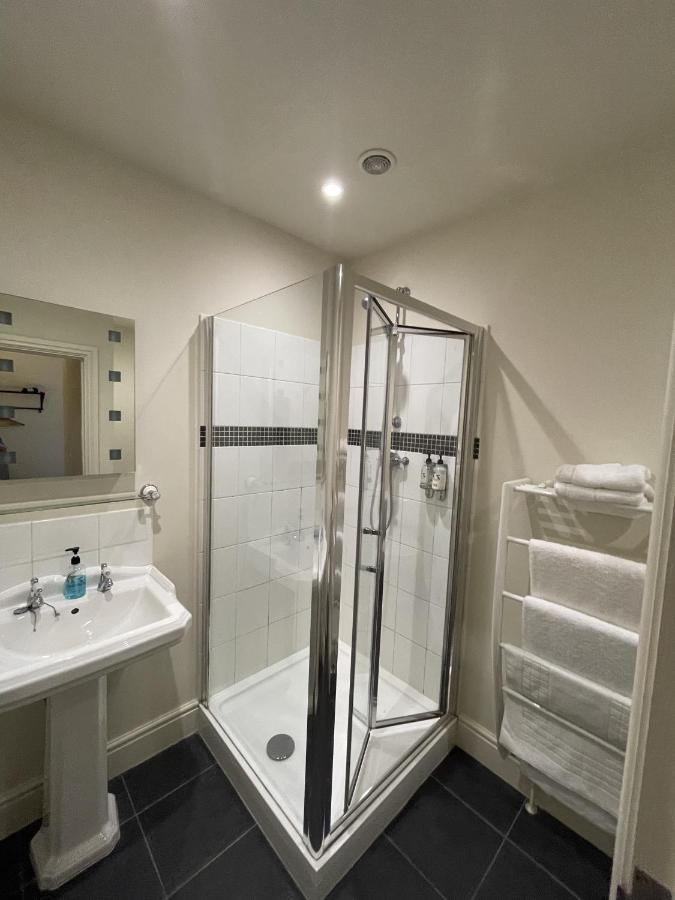 Twin Room with Shower